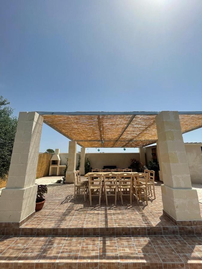 B&B Le Carrube Sava Bagian luar foto