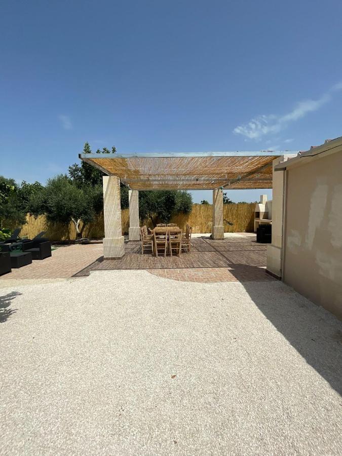 B&B Le Carrube Sava Bagian luar foto