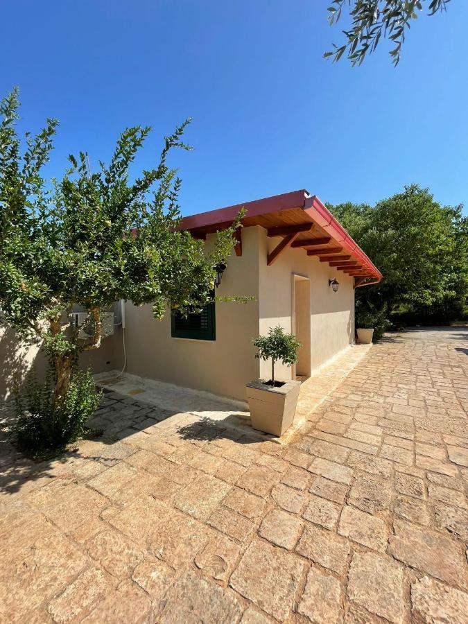B&B Le Carrube Sava Bagian luar foto