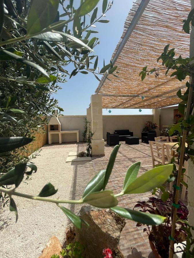 B&B Le Carrube Sava Bagian luar foto