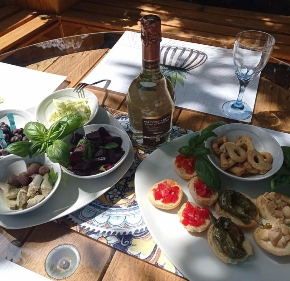 B&B Le Carrube Sava Bagian luar foto