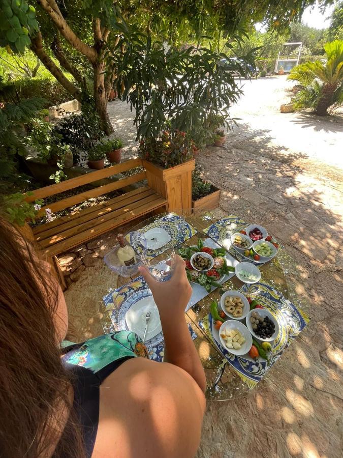 B&B Le Carrube Sava Bagian luar foto