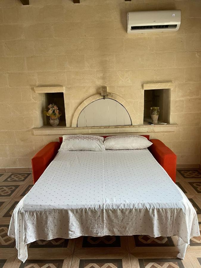 B&B Le Carrube Sava Bagian luar foto