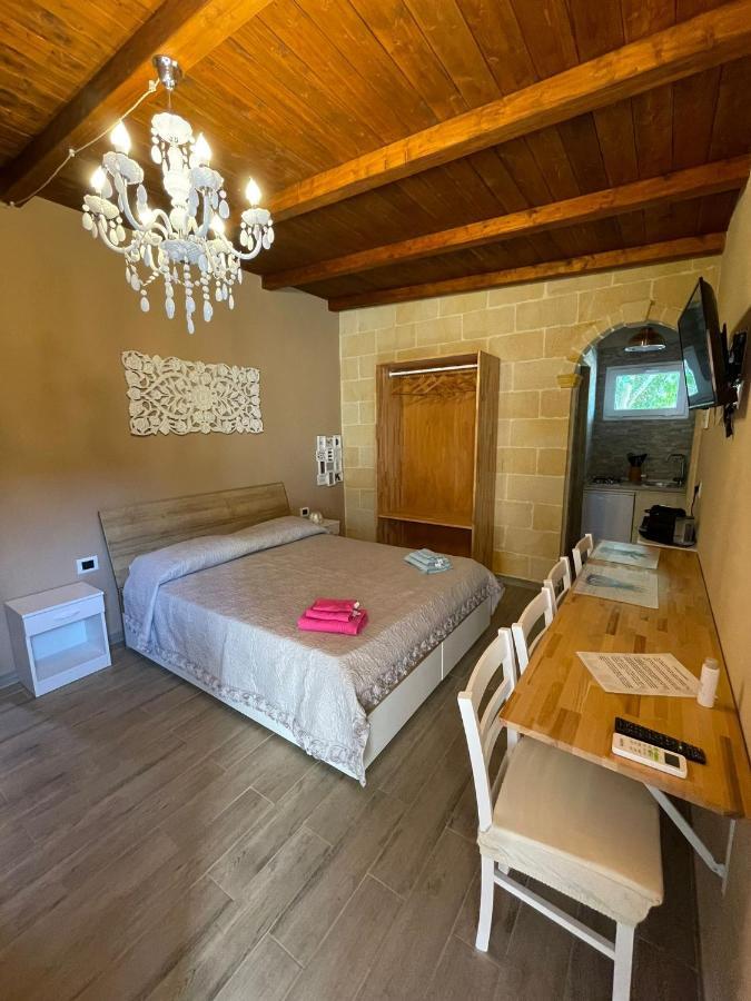 B&B Le Carrube Sava Bagian luar foto