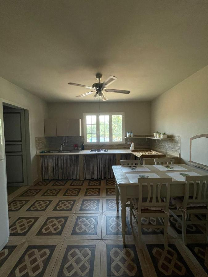 B&B Le Carrube Sava Bagian luar foto
