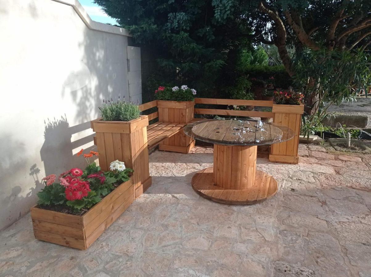 B&B Le Carrube Sava Bagian luar foto