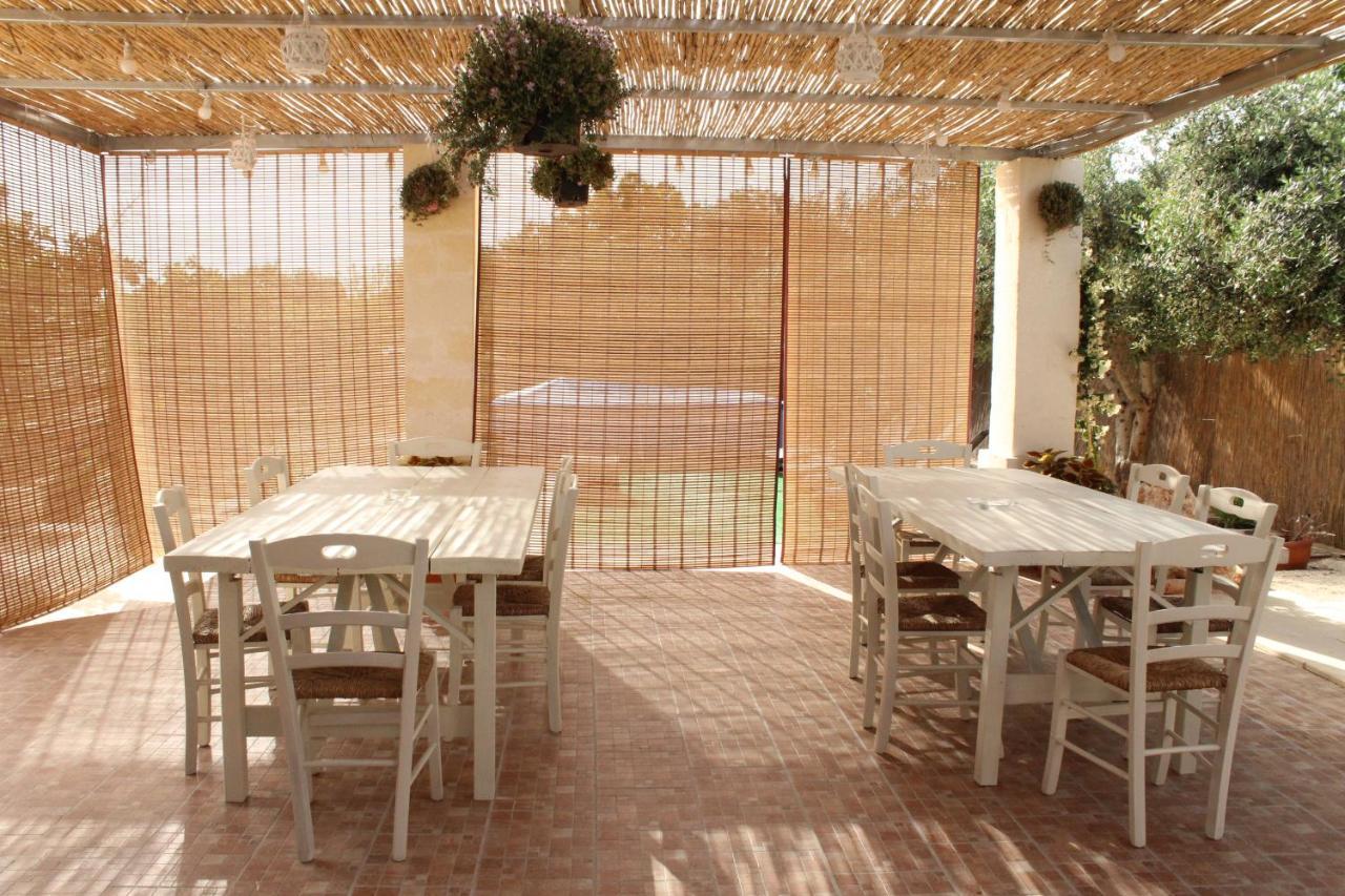 B&B Le Carrube Sava Bagian luar foto