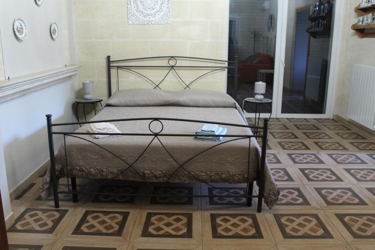 B&B Le Carrube Sava Bagian luar foto